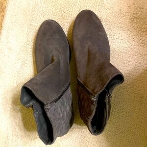 Need gone!! NWOT and WOB White Mountain 11W Gray shortie boots